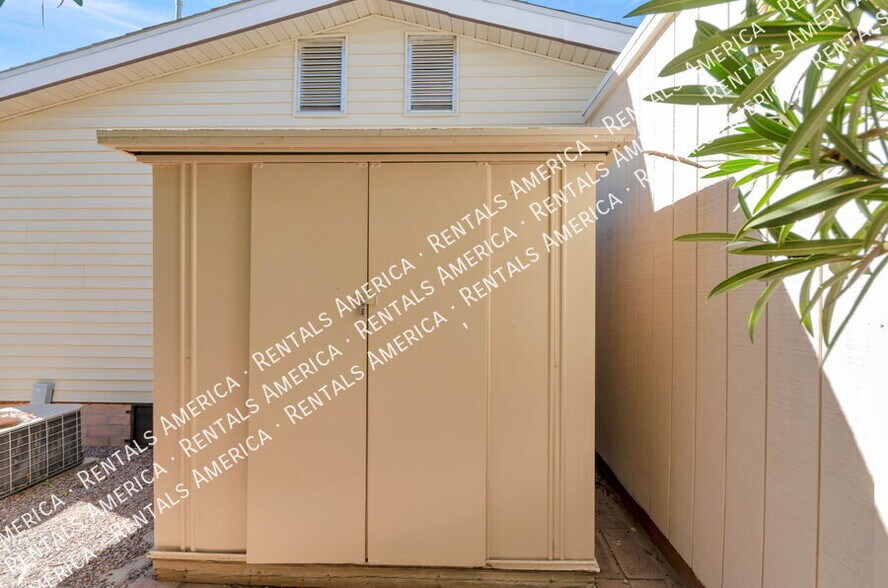 Building Photo - 10684 N Stromboli Ave