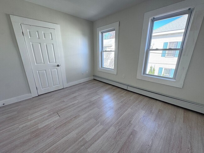 Building Photo - 116-118 Lawrence Street Unit 2