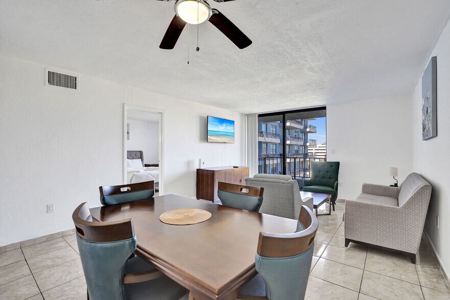 Building Photo - 777 NW 155th Ln