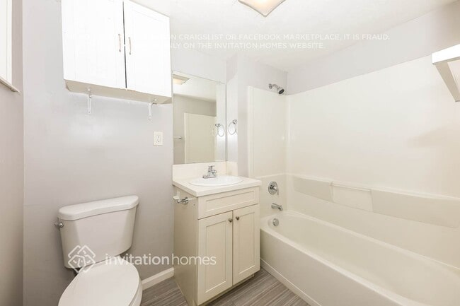 Building Photo - 226 S Louise Pl