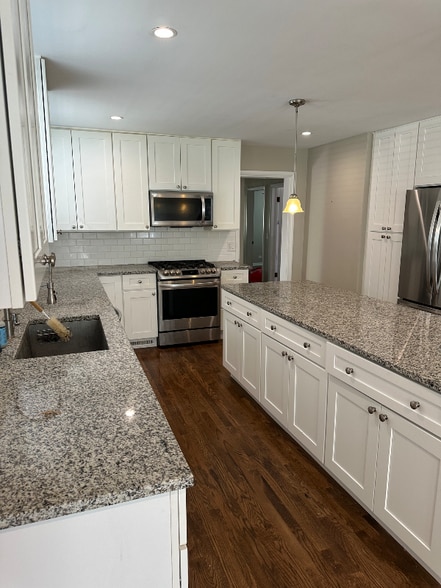 Building Photo - 953 Burton Ave