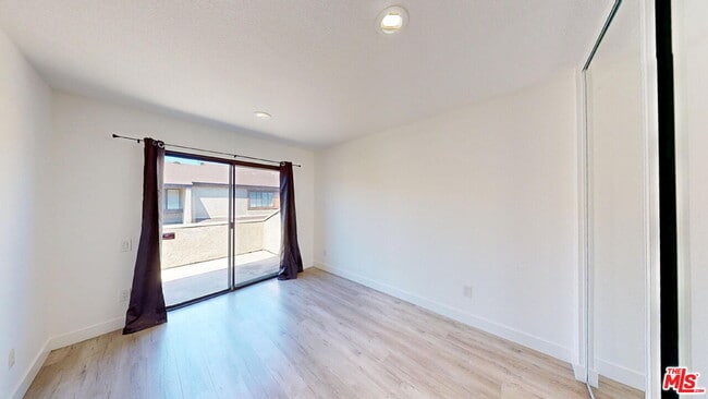 Building Photo - 9625 Sylmar Ave