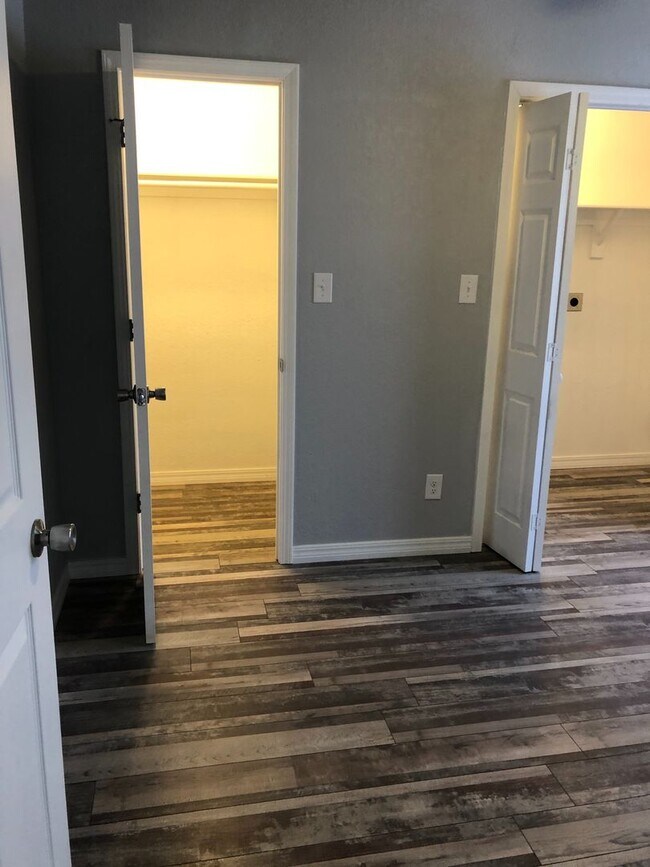 Building Photo - 2703 Rudy Rd W