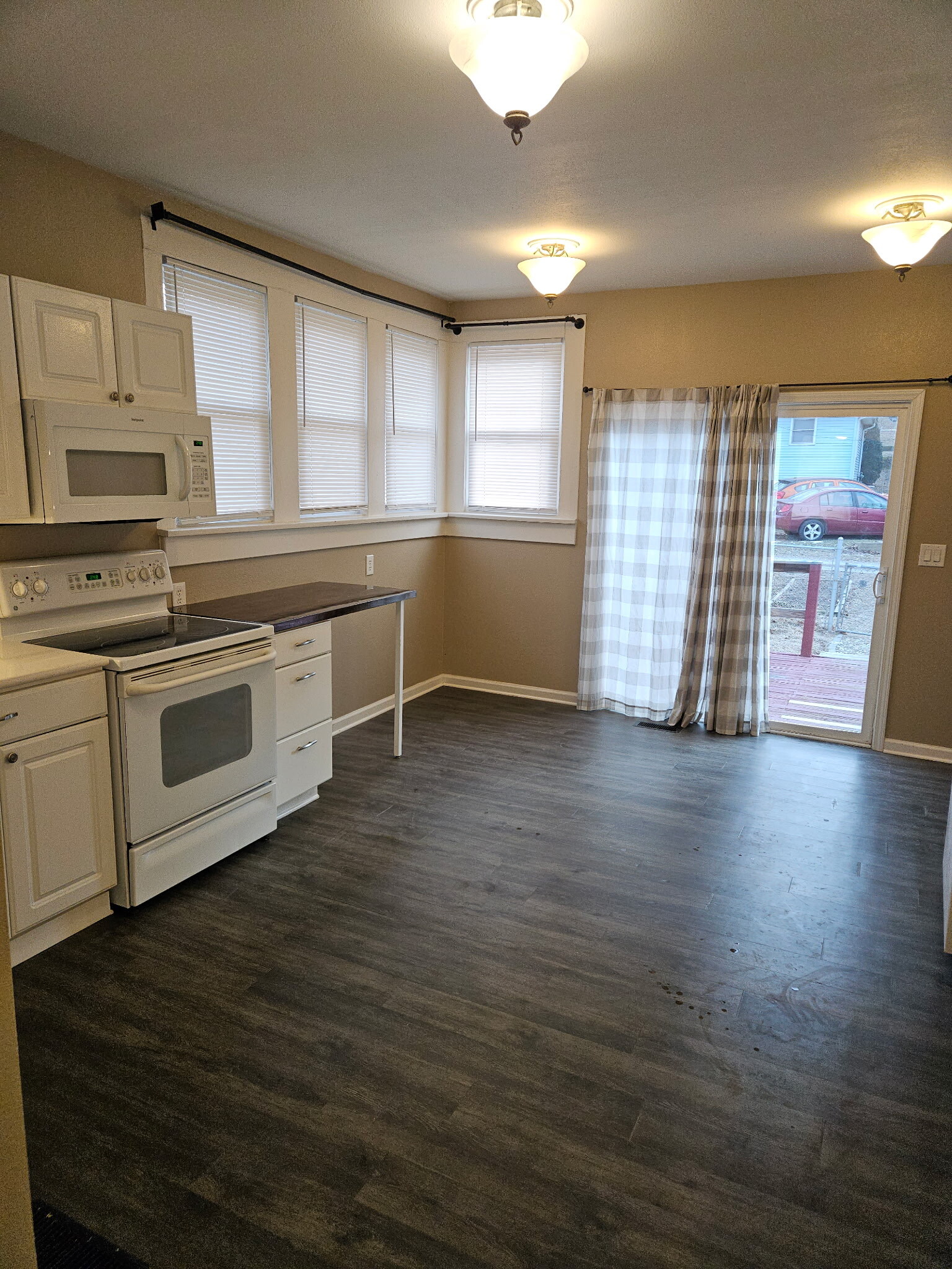 New microwave - 1214 5th Ave