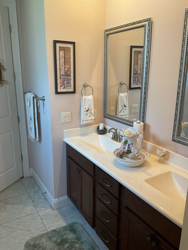 Building Photo - 4BR!! RARE opportunity to RENT at The Stab...