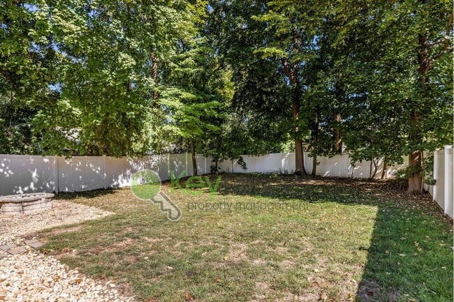 Building Photo - Beautiful 4-Bedroom Home with Fenced Yard ...