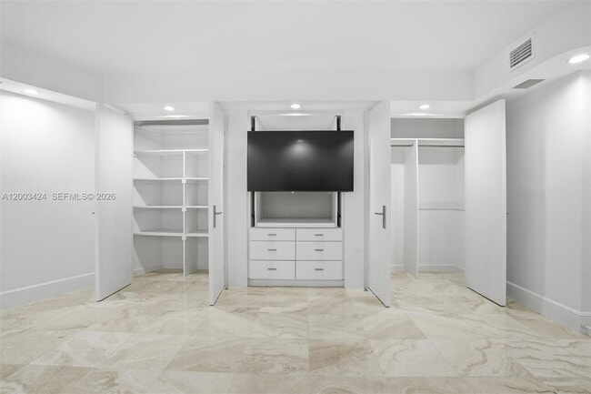 Building Photo - 600 Grapetree Dr