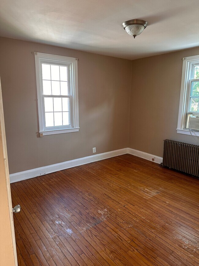 Building Photo - 3034 Pinewood Ave
