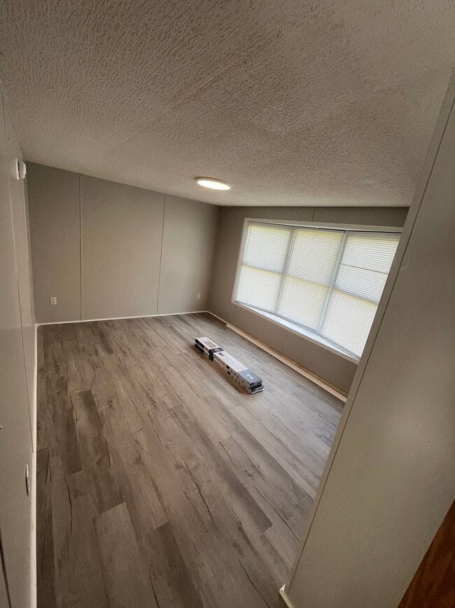 Building Photo - 3 Bed/2 Bath Mobile Home