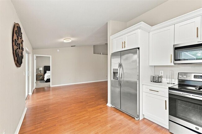 Building Photo - 128 Lookout Dr