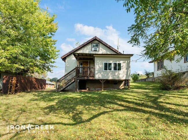 Building Photo - 16 Pelzer St