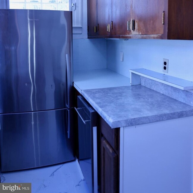 Building Photo - 2598 River Rd