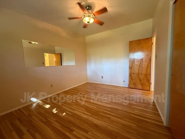Building Photo - 1015 Carlos Dr