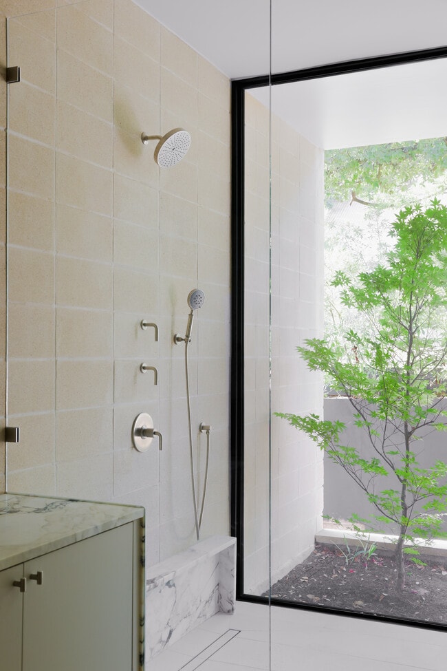 Building Photo - 5205 Scenic View Dr