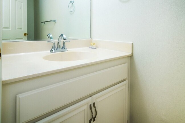Building Photo - Rancho del Mar Townhomes Near the Temecula...