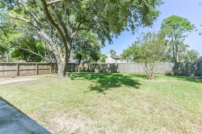 Building Photo - 2502 Drummer Dr