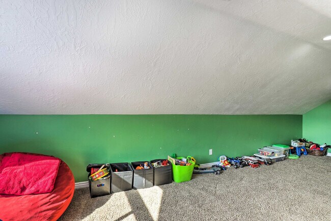 Building Photo - 1523 7200 S