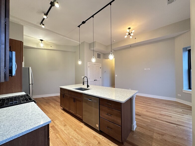 Building Photo - 3477 S Archer Ave