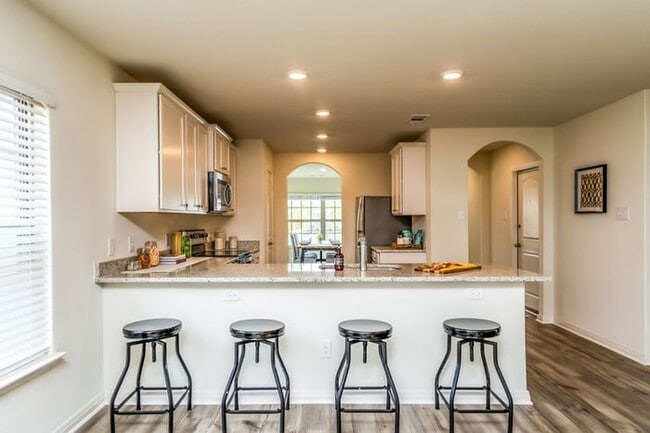 Building Photo - 712 Trinity Trl