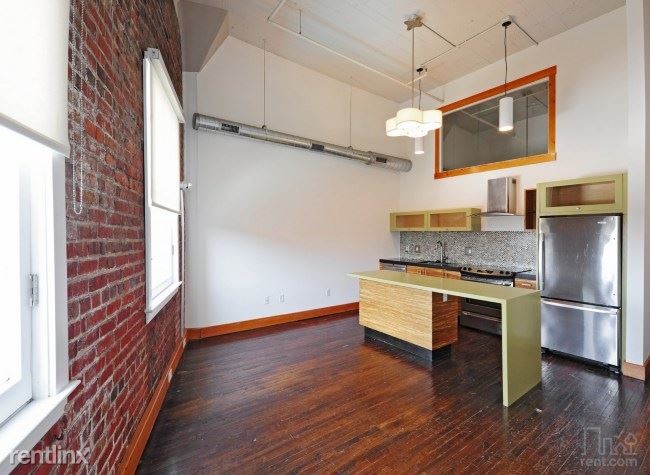 Building Photo - 1709 E Clay St