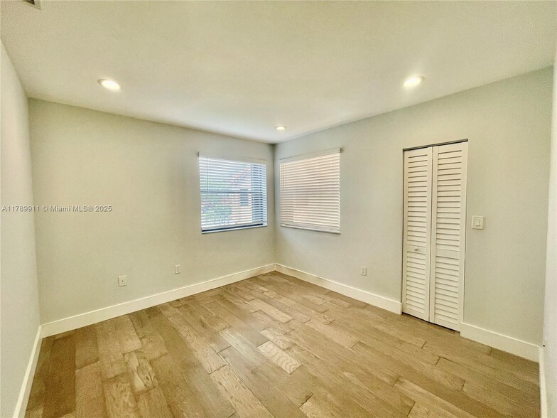 Building Photo - 11325 SW 9th Ct