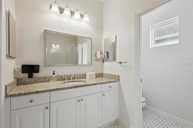 Building Photo - 3919 Woodmont Dr