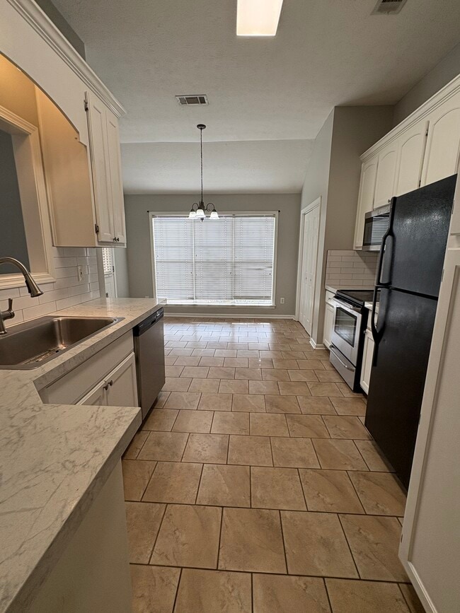 Building Photo - 918 Hallwood Ln