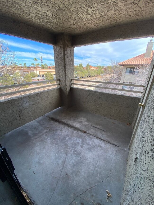 Building Photo - 5008 S Rainbow Blvd