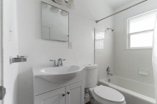 Building Photo - 15 S 400 W