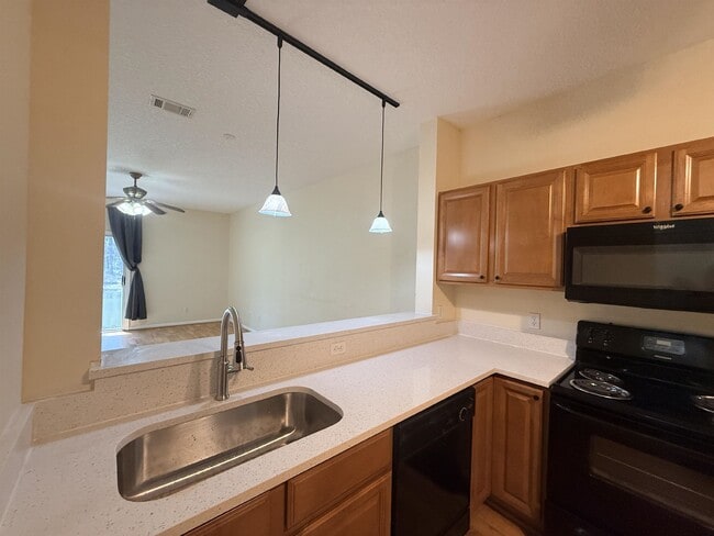 Building Photo - 374 Scrub Jay Dr