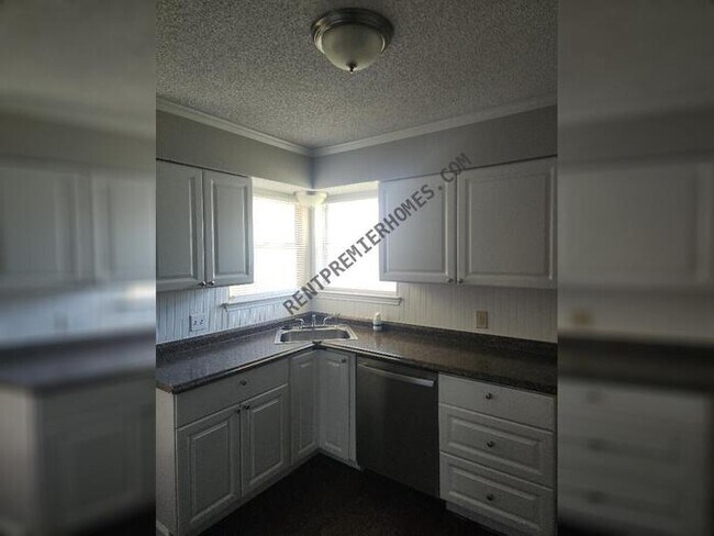 Building Photo - 1805 Dorchester St