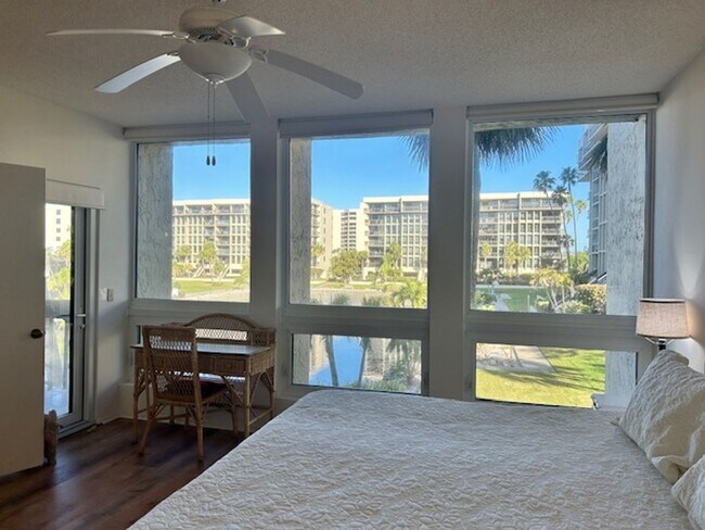 Building Photo - 2026 BEACH RENTAL- 2/2 Condo WITH PRIVATE ENTRY - BEACH PLACE - STEPS THE BEACH!!