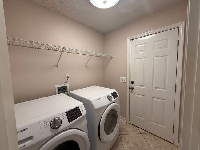 Building Photo - Gulf Breeze - Grand Ridge - 4 bedroom, 2.5...