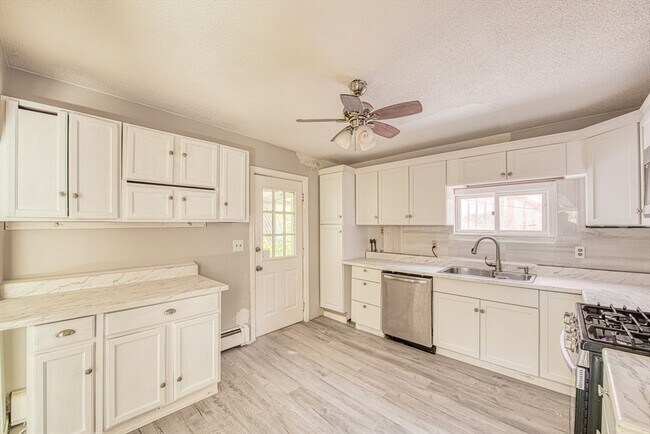 Building Photo - 1246 Somerset Ave