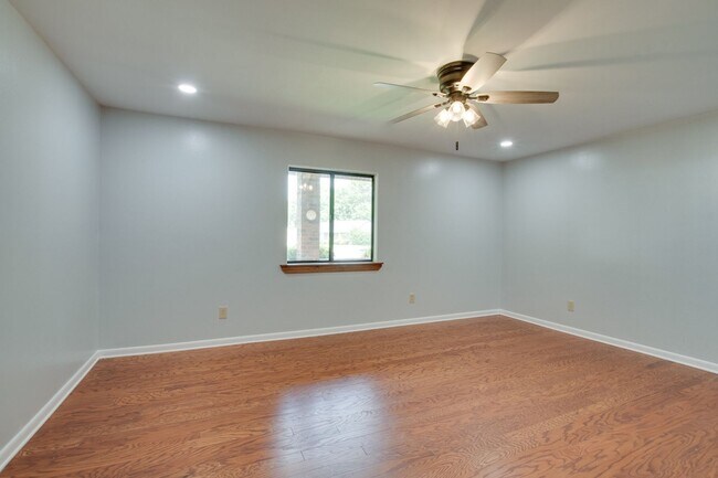 Building Photo - 2010 Rangewood Cir SE