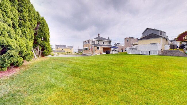 Building Photo - Ocean View Retreat in York Beach, Maine: F...