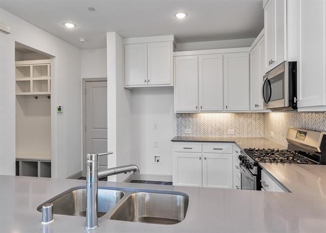 Building Photo - 8804 Samara St