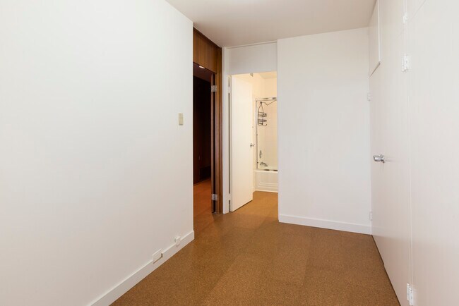 Building Photo - 1333 Jones St