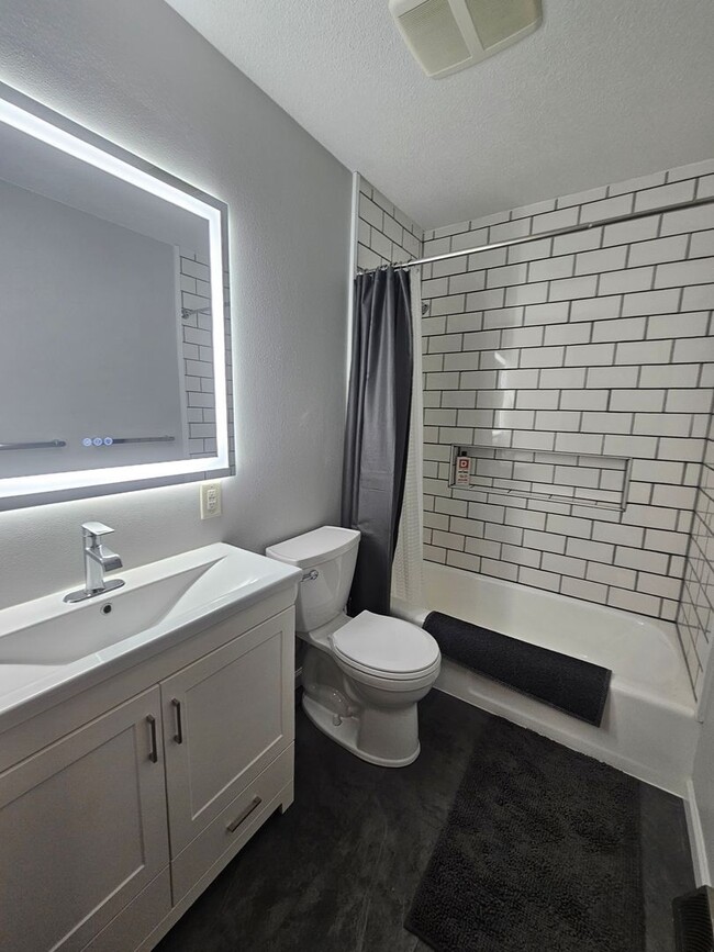 Building Photo - 2 Bedroom 2 Bath Corner Lot, In Small Town Fairfax