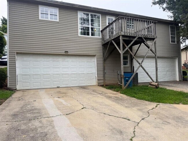 Building Photo - 2020 Driftwood Cir
