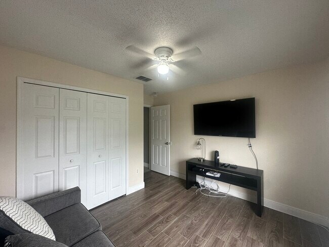 Building Photo - 37 Sawfish Ct