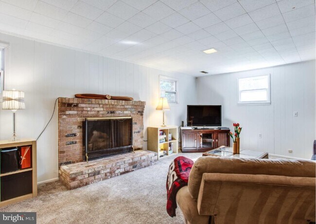 Building Photo - 7811 Falstaff Rd