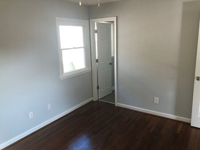 Building Photo - 623 Hazelhurst Ave