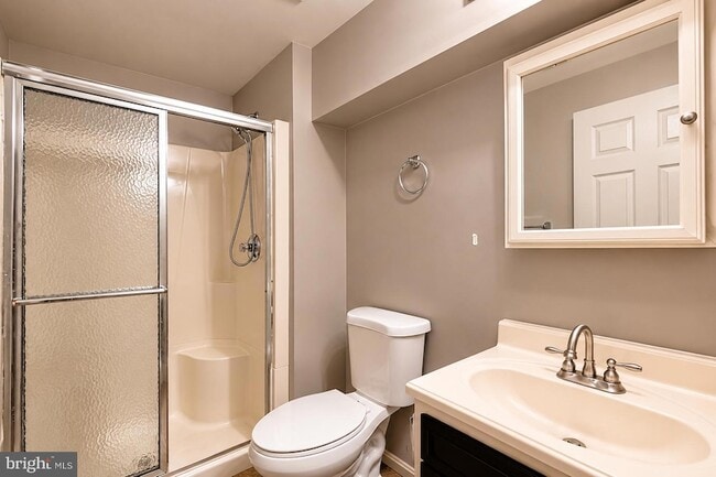Building Photo - 638 Villager Cir