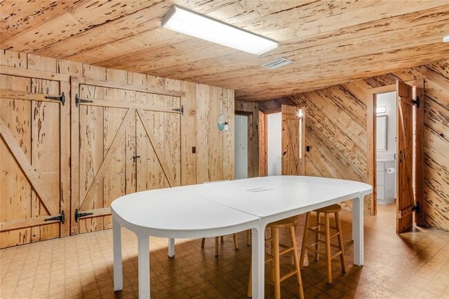 Building Photo - 315 Sweet Bay Ave