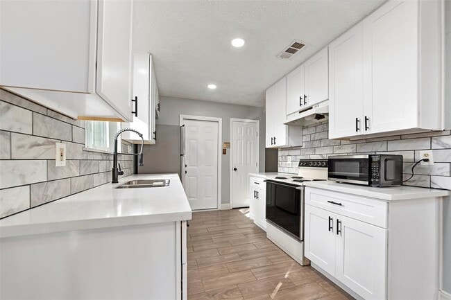 Building Photo - 5231 Wickview Ln