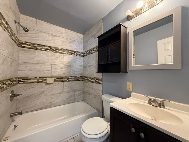 Building Photo - Charming Living in the Heart of Historic M...