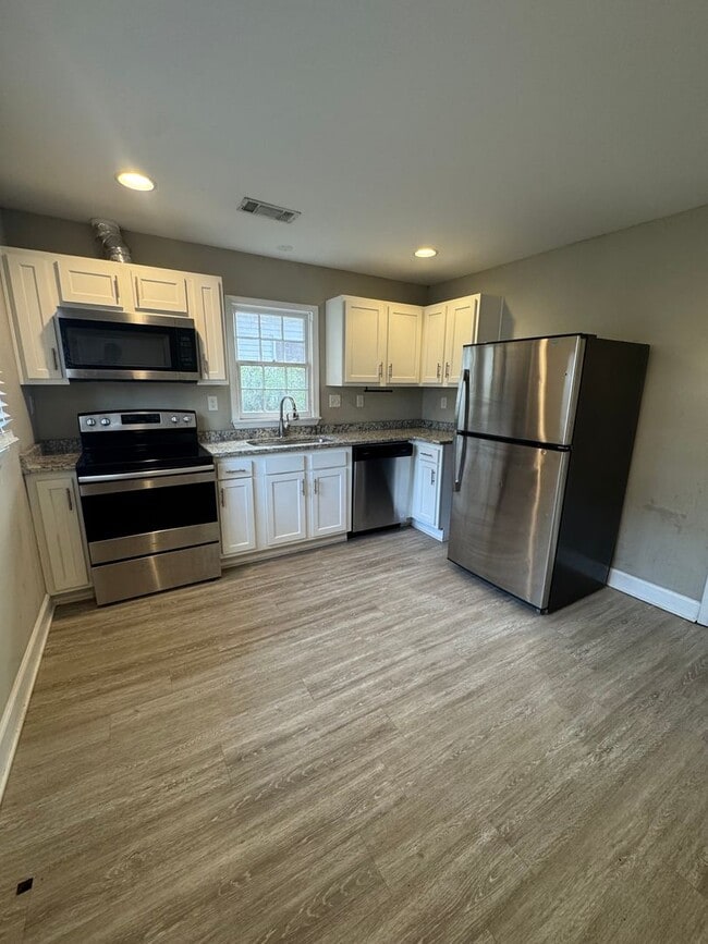 Building Photo - 3BR/1BA Northport