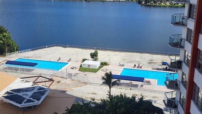 Building Photo - 1351 NE Miami Gardens Dr