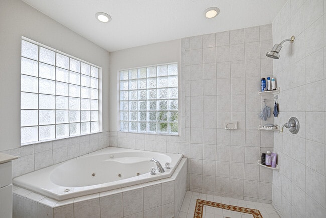 Building Photo - 2281 SE 11th St